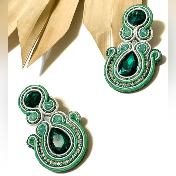 Anthropologie | Faux Diamond earrings | green | Costume Jewelry - Picture 3 of 5